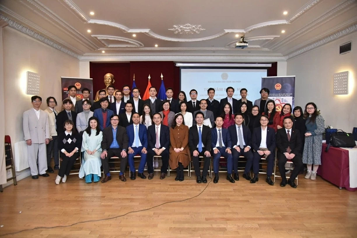 Vietnamese intellectuals in France offer insights for national development Vietnamese intellectuals in France offer insights for national development