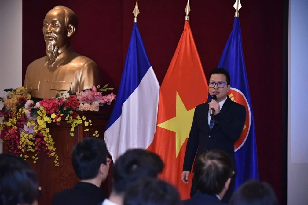 Vietnamese intellectuals in France offer insights for national development Vietnamese intellectuals in France offer insights for national development