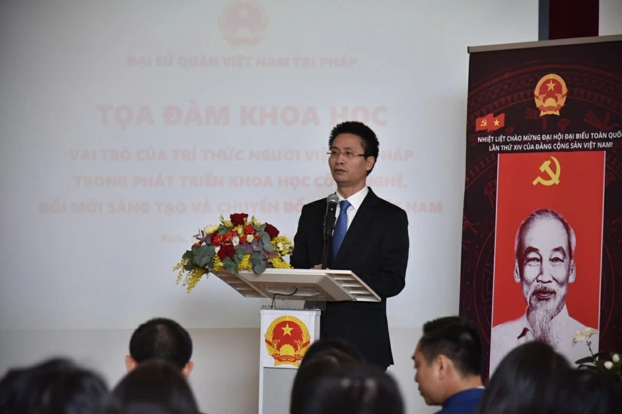 Vietnamese intellectuals in France offer insights for national development Vietnamese intellectuals in France offer insights for national development