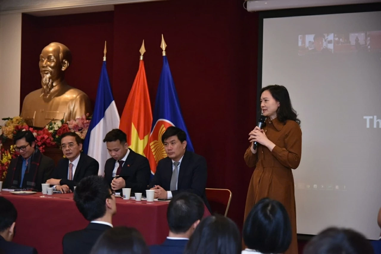 Vietnamese intellectuals in France offer insights for national development Vietnamese intellectuals in France offer insights for national development