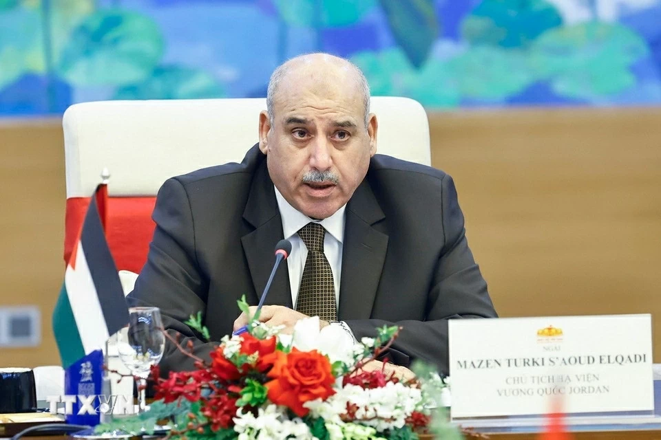 NA Chairman Tran Thanh Man, Speaker of Jordanian House of Representatives Mazen Turki El Qadi hold talks in Hanoi