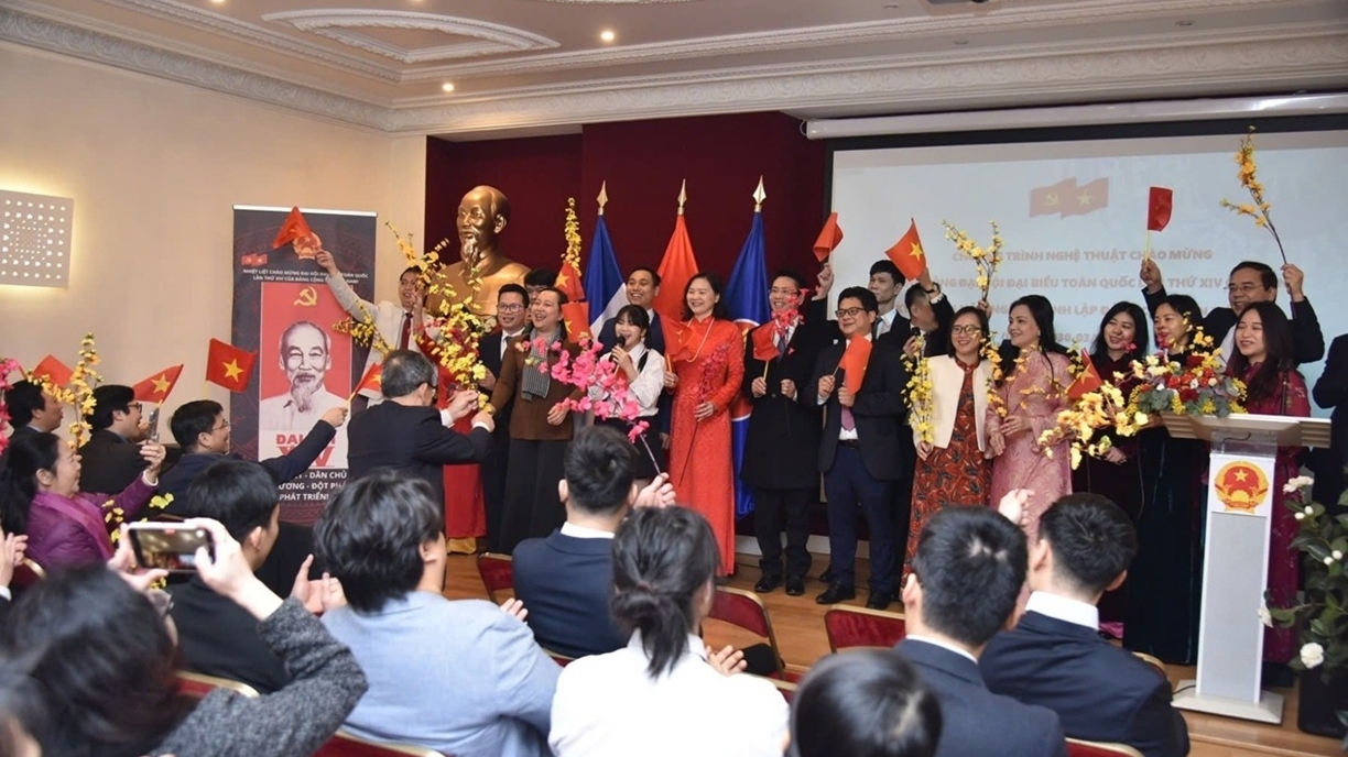 Celebrating the 96th anniversary of the founding of the Communist Party of Vietnam in France