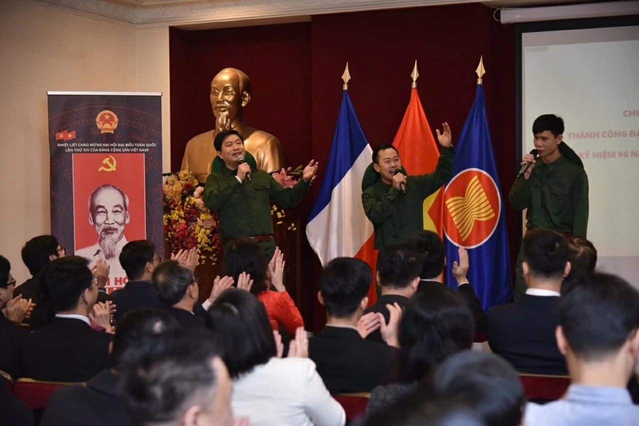 Celebrating the 96th anniversary of the founding of the Communist Party of Vietnam in France