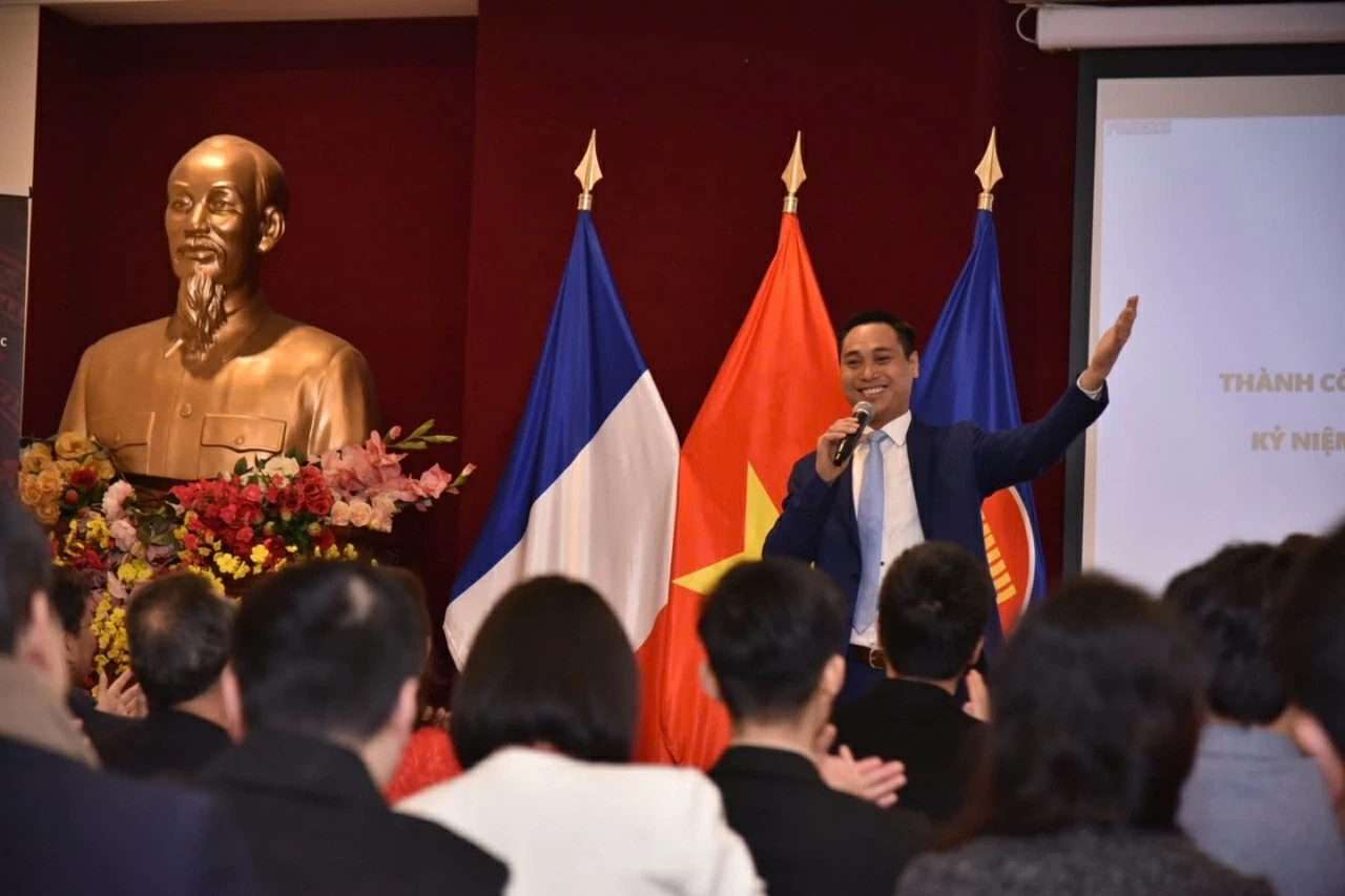 Celebrating the 96th anniversary of the founding of the Communist Party of Vietnam in France