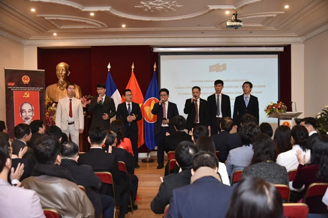Celebrating the 96th anniversary of the founding of the Communist Party of Vietnam in France