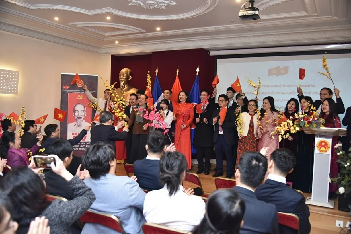 Celebrating the 96th anniversary of the founding of the Communist Party of Vietnam in France Celebrating the 96th anniversary of the founding of the Communist Party of Vietnam in France