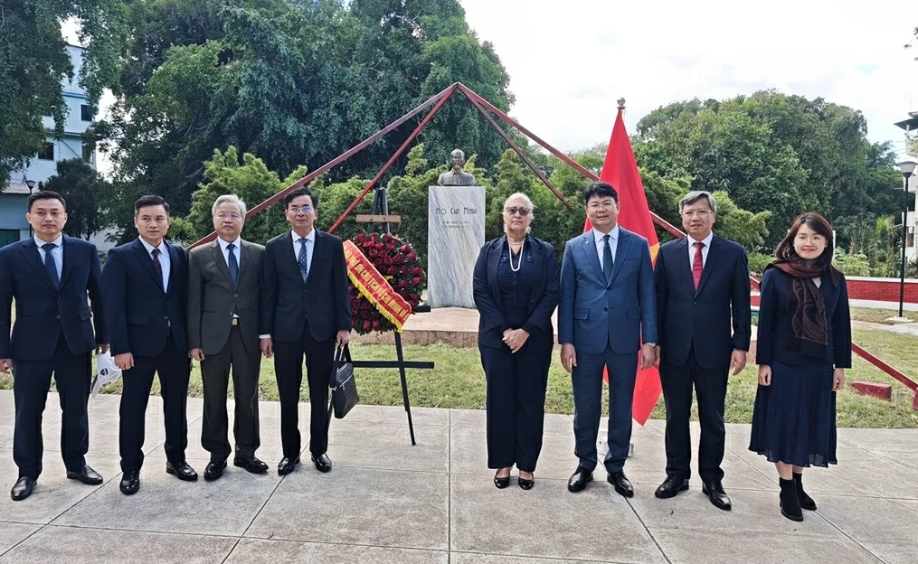 Ceremony celebrates 96th Anniversary of Party founding and success of 14th Congress in Cuba