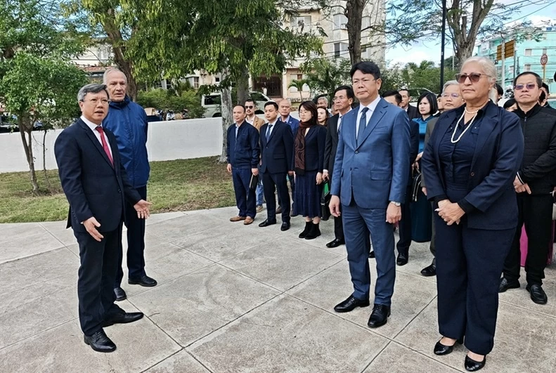 Ceremony celebrates 96th Anniversary of Party founding and success of 14th Congress in Cuba