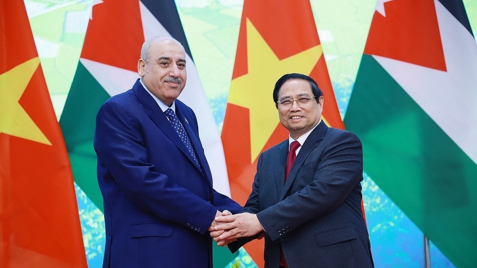 Prime Minister Pham Minh Chinh receives Speaker of Jordanian House of Representatives Mazen Turki El Qadi