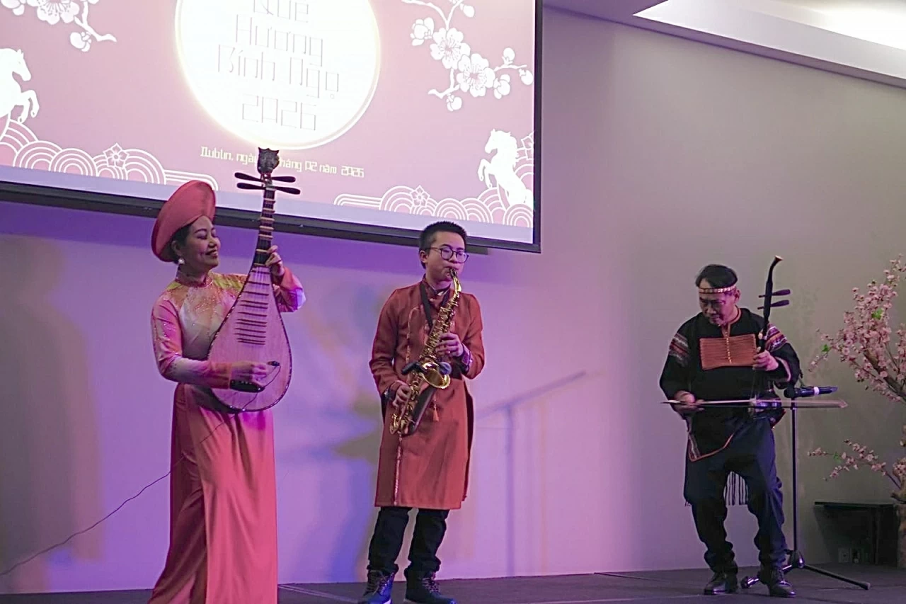 The first Homeland Spring in Ireland: A warm and vibrant Vietnamese Tet The first Homeland Spring in Ireland: A warm and vibrant Vietnamese Tet