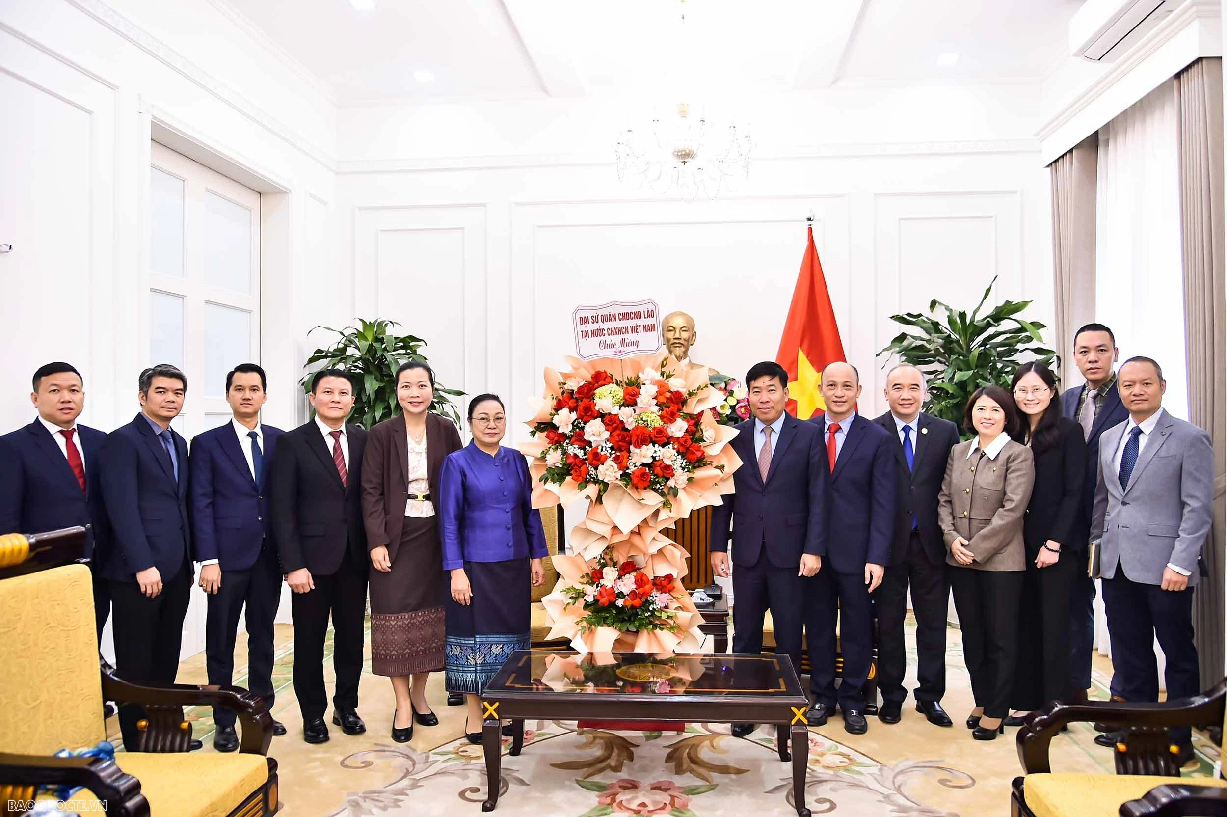 Deputy Foreign Minister Nguyen Manh Cuong receives Lao Ambassador to Vietnam on the 96th anniversary of the CPV founding