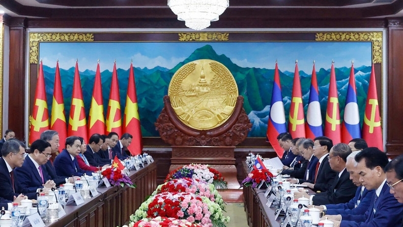 General Secretary To Lam holds talks with Lao General Secretary and President Thongloun Sisoulith