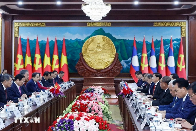 General Secretary To Lam holds talks with Lao General Secretary and President Thongloun Sisoulith