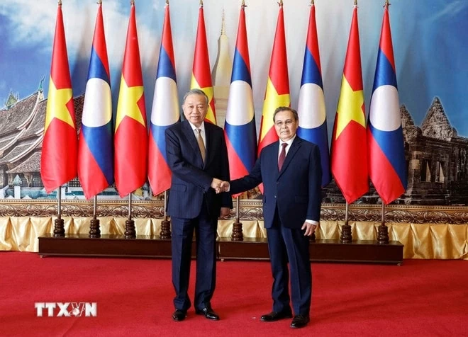 General Secretary To Lam meets with Lao National Assembly President Saysomphone Phomvihane