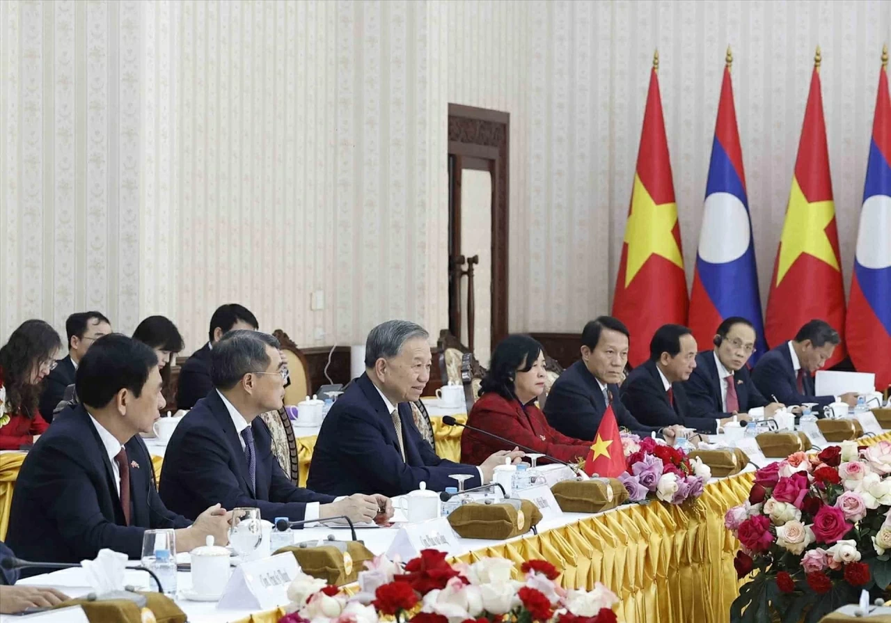 General Secretary To Lam meets with Lao Prime Minister Sonexay Siphandone