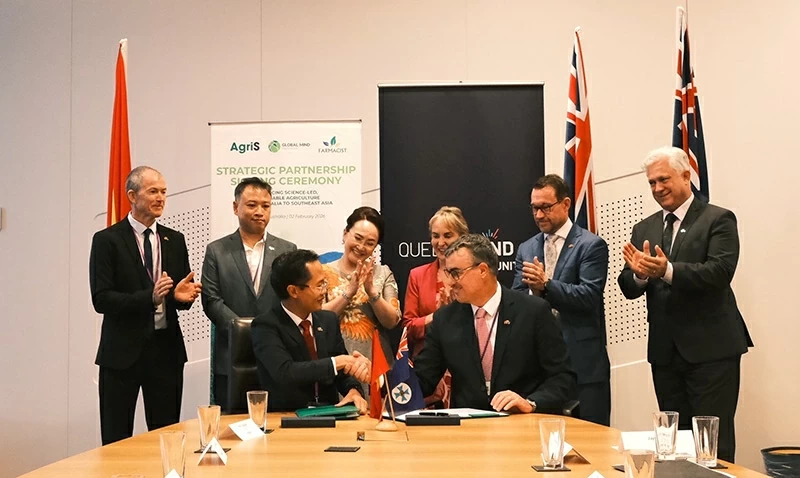 AgriS and Farmacist sign a strategic partnership agreement, aiming to advance precision and sustainable agricultural achievements from Australia into Southeast Asia. AgriS and Farmacist sign a strategic partnership agreement, aiming to advance precision and sustainable agricultural achievements from Australia into Southeast Asia.