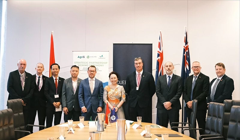 Representatives from both sides emphasized joint commitments to knowledge transfer, enhancing specialized agronomic capacity, and commercializing advanced agricultural solutions. Representatives from both sides emphasized joint commitments to knowledge transfer, enhancing specialized agronomic capacity, and commercializing advanced agricultural solutions.