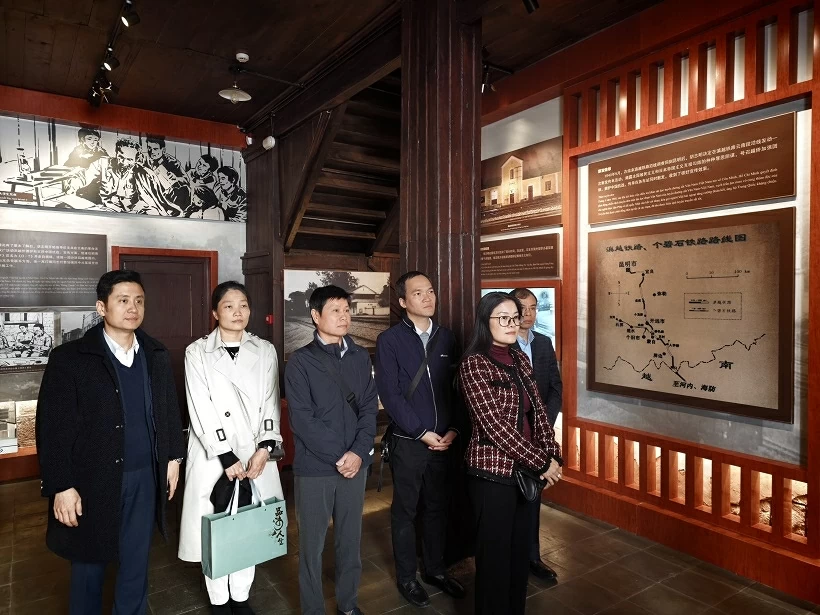 Vietnam Consulate General in Kunming pays tribute at Ho Chi Minh Memorial Site