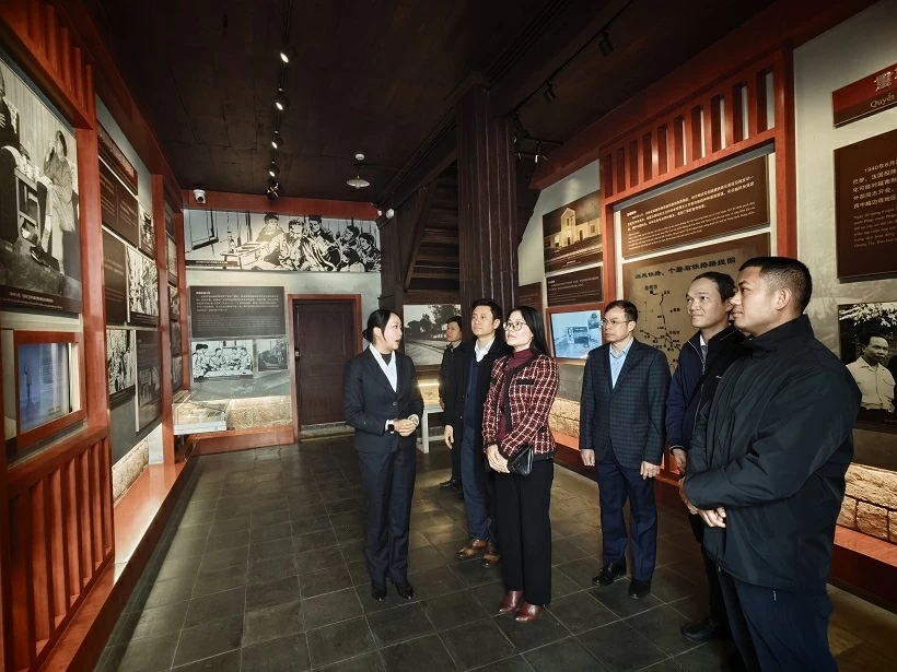 Vietnam Consulate General in Kunming pays tribute at Ho Chi Minh Memorial Site