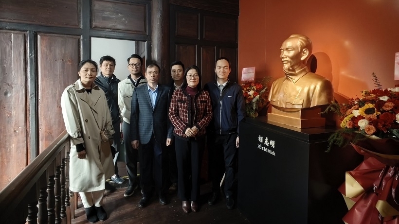 Vietnam Consulate General in Kunming pays tribute at Ho Chi Minh Memorial Site