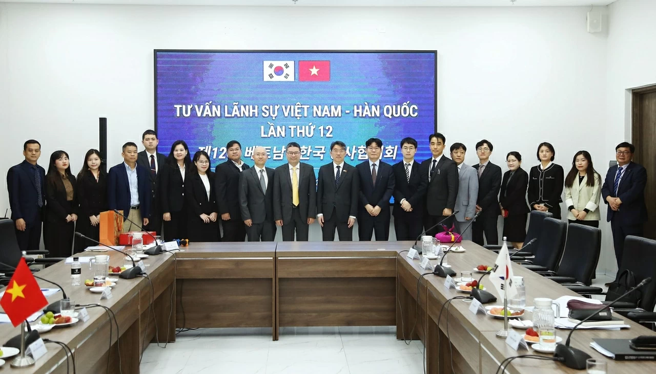 12th Vietnam-Republic of Korea consular consultation: Comprehensive, substantive, and effective cooperation 12th Vietnam-Republic of Korea consular consultation: Comprehensive, substantive, and effective cooperation
