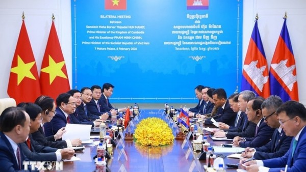 Vietnam, Cambodia Prime Ministers discuss ways to further promote bilateral ties