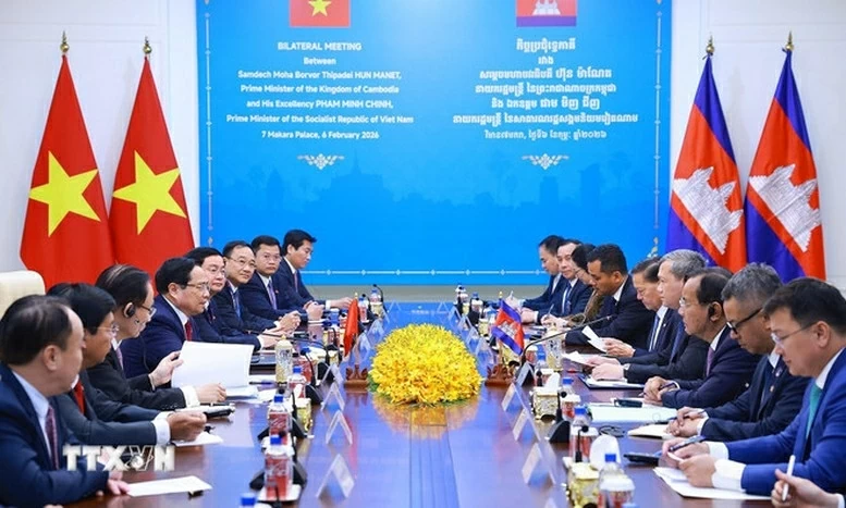 Vietnam, Cambodia Prime Ministers discuss ways to further promote bilateral ties