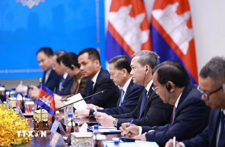 Vietnam, Cambodia Prime Ministers discuss ways to further promote bilateral ties Vietnam, Cambodia Prime Ministers discuss ways to further promote bilateral ties