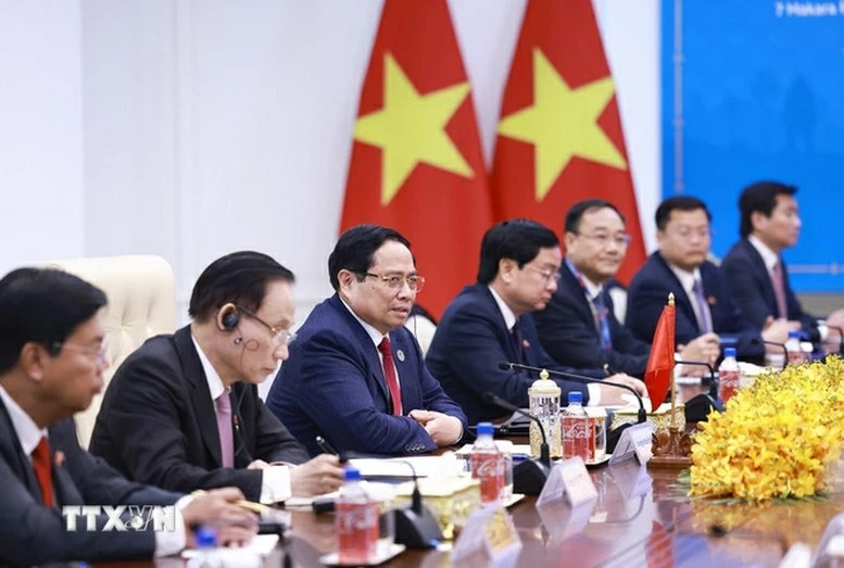 Vietnam, Cambodia Prime Ministers discuss ways to further promote bilateral ties