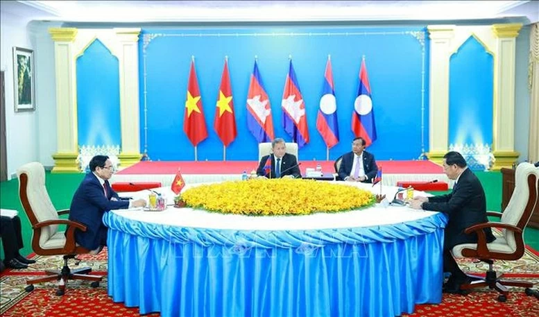 Vietnam, Cambodia, and Laos Prime Ministers meet to outline measures to implement Party leaders’ meeting outcomes Vietnam, Cambodia, and Laos Prime Ministers meet to outline measures to implement Party leaders’ meeting outcomes