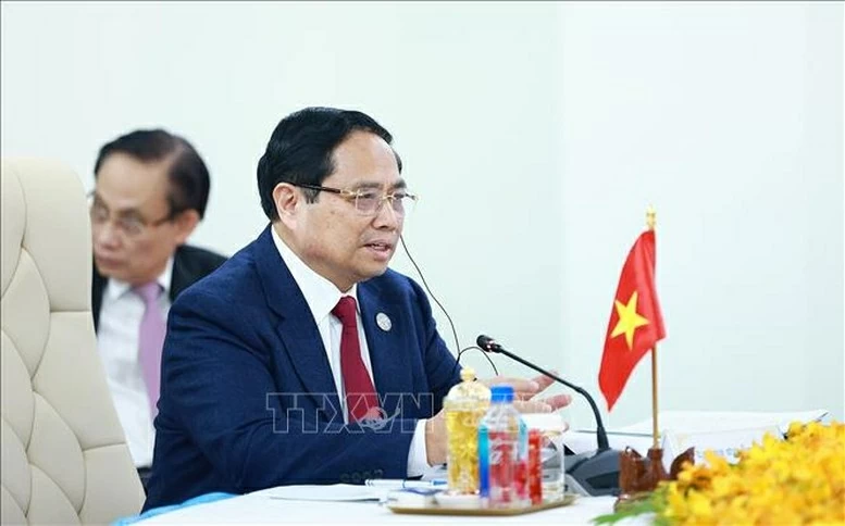 Vietnam, Cambodia, and Laos Prime Ministers meet to outline measures to implement Party leaders’ meeting outcomes