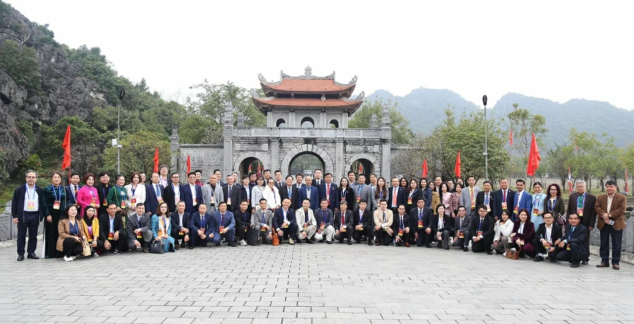 Overseas Vietnamese delegation attends Homeland Spring 2026 Program, visits Hoa Lu Ancient Capital Cultural and Historical Site Overseas Vietnamese delegation attends Homeland Spring 2026 Program, visits Hoa Lu Ancient Capital Cultural and Historical Site