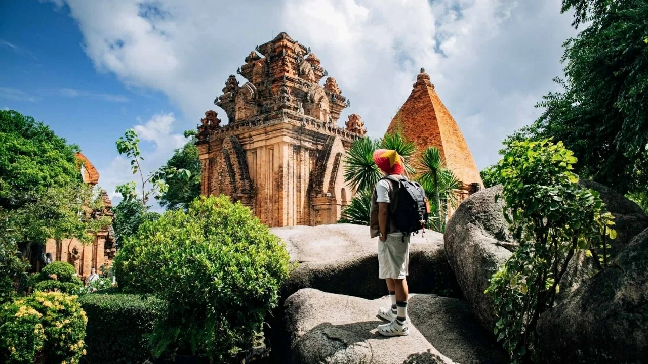 Vietnam tourism sets record with nearly 2.5 million international visitors in January 2026