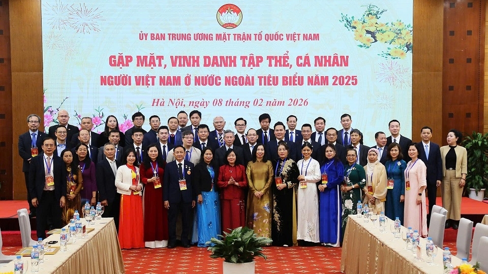 Vietnam Fatherland Front's Central Committee honours outstanding overseas Vietnamese at Homeland Spring 2026