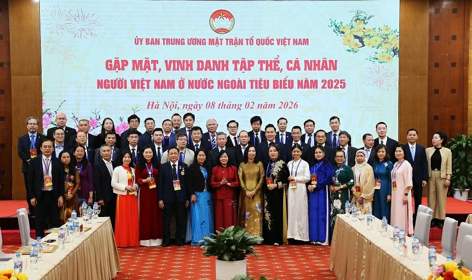 Vietnam Fatherland Front's Central Committee honours outstanding overseas Vietnamese at Homeland Spring 2026 Vietnam Fatherland Front's Central Committee honours outstanding overseas Vietnamese at Homeland Spring 2026