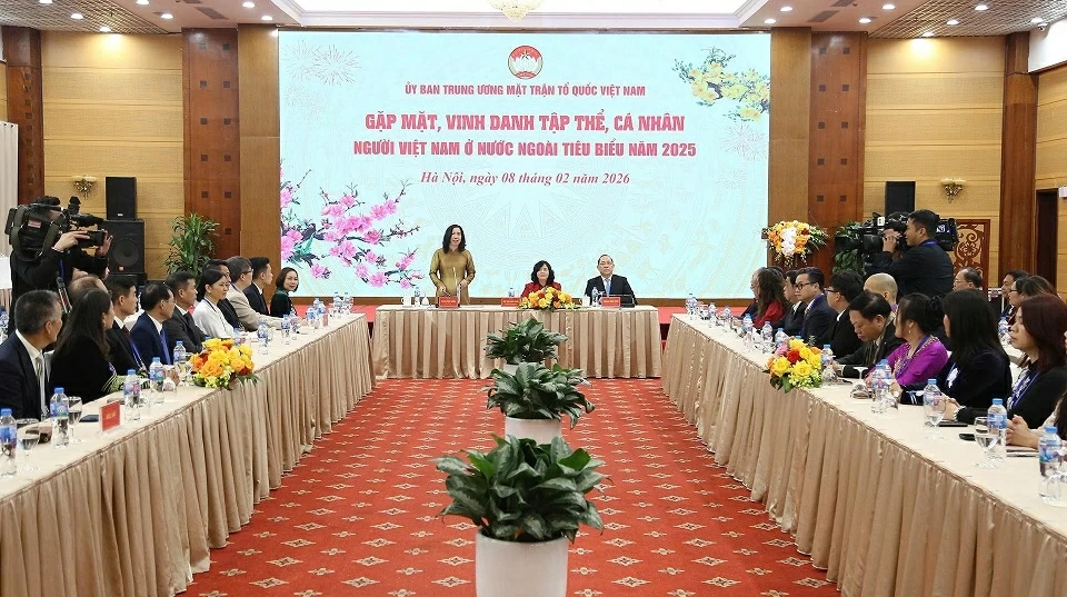 Vietnam Fatherland Front's Central Committee honours outstanding overseas Vietnamese at Homeland Spring 2026 Vietnam Fatherland Front's Central Committee honours outstanding overseas Vietnamese at Homeland Spring 2026
