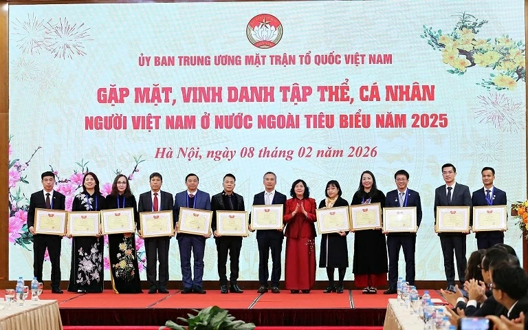 Vietnam Fatherland Front's Central Committee honours outstanding overseas Vietnamese at Homeland Spring 2026 Vietnam Fatherland Front's Central Committee honours outstanding overseas Vietnamese at Homeland Spring 2026