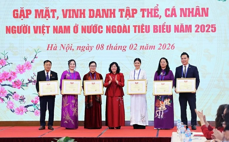 Vietnam Fatherland Front's Central Committee honours outstanding overseas Vietnamese at Homeland Spring 2026 Vietnam Fatherland Front's Central Committee honours outstanding overseas Vietnamese at Homeland Spring 2026