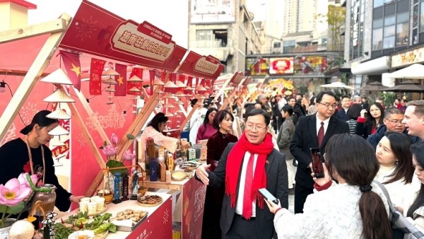 Promoting Vietnamese culture, cuisine, and products at the Chongqing International Spring Festival in China