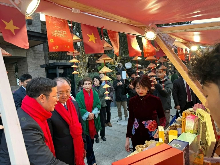 Promoting Vietnamese culture, cuisine, and products at the Chongqing International Spring Festival in China