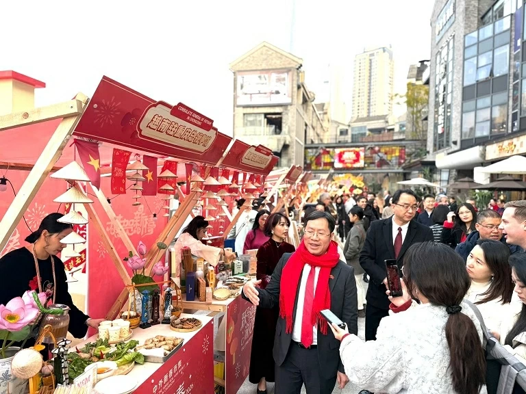 Promoting Vietnamese culture, cuisine, and products at the Chongqing International Spring Festival in China