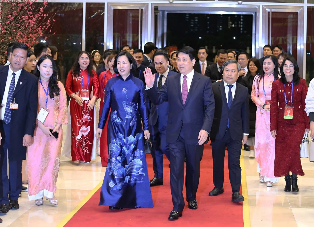 President Luong Cuong extends Lunar New Year Greetings to overseas Vietnamese, beats drum to open Homeland Spring Festival 2026