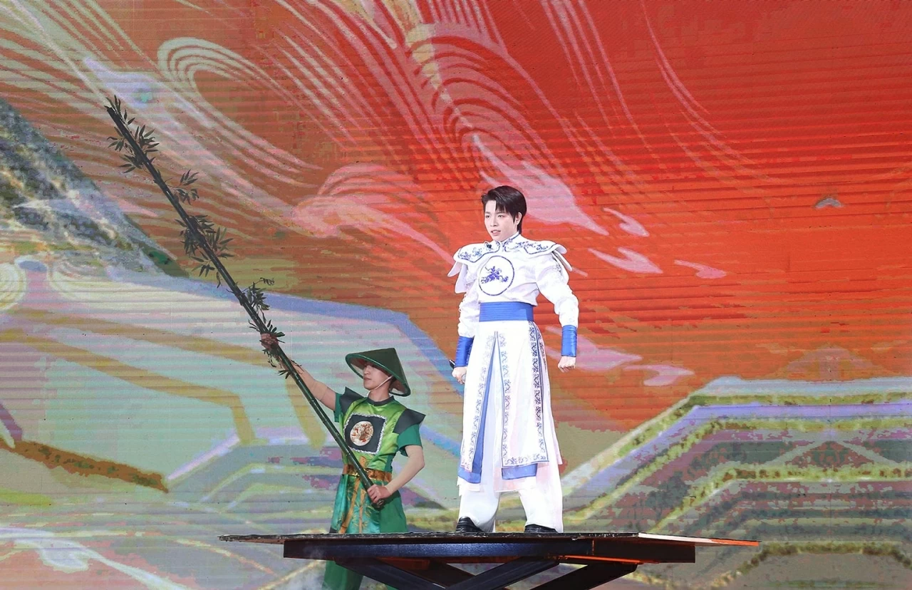 President Luong Cuong extends Lunar New Year Greetings to overseas Vietnamese, beats drum to open Homeland Spring Festival 2026