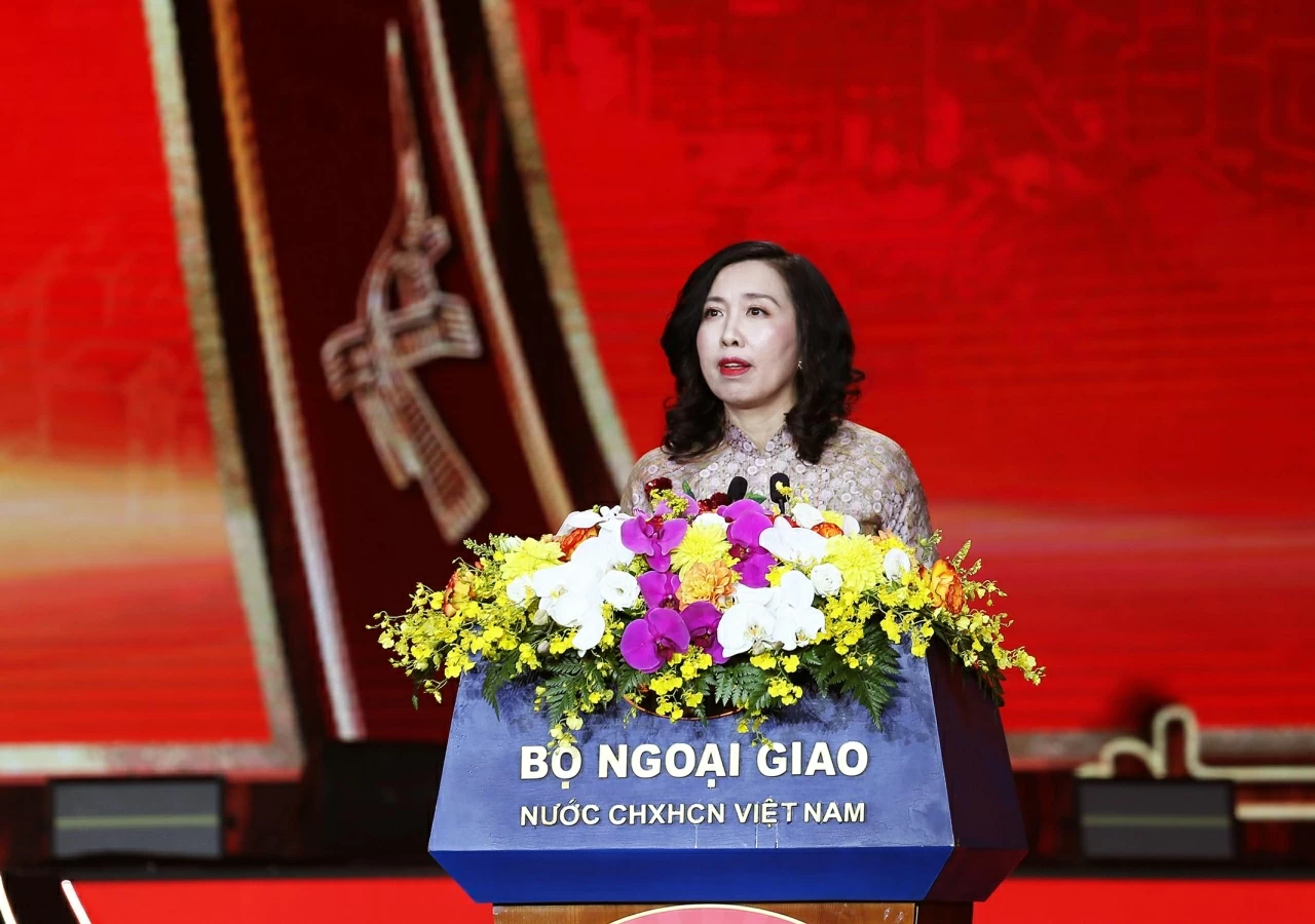 President Luong Cuong extends Lunar New Year Greetings to overseas Vietnamese, beats drum to open Homeland Spring Festival 2026