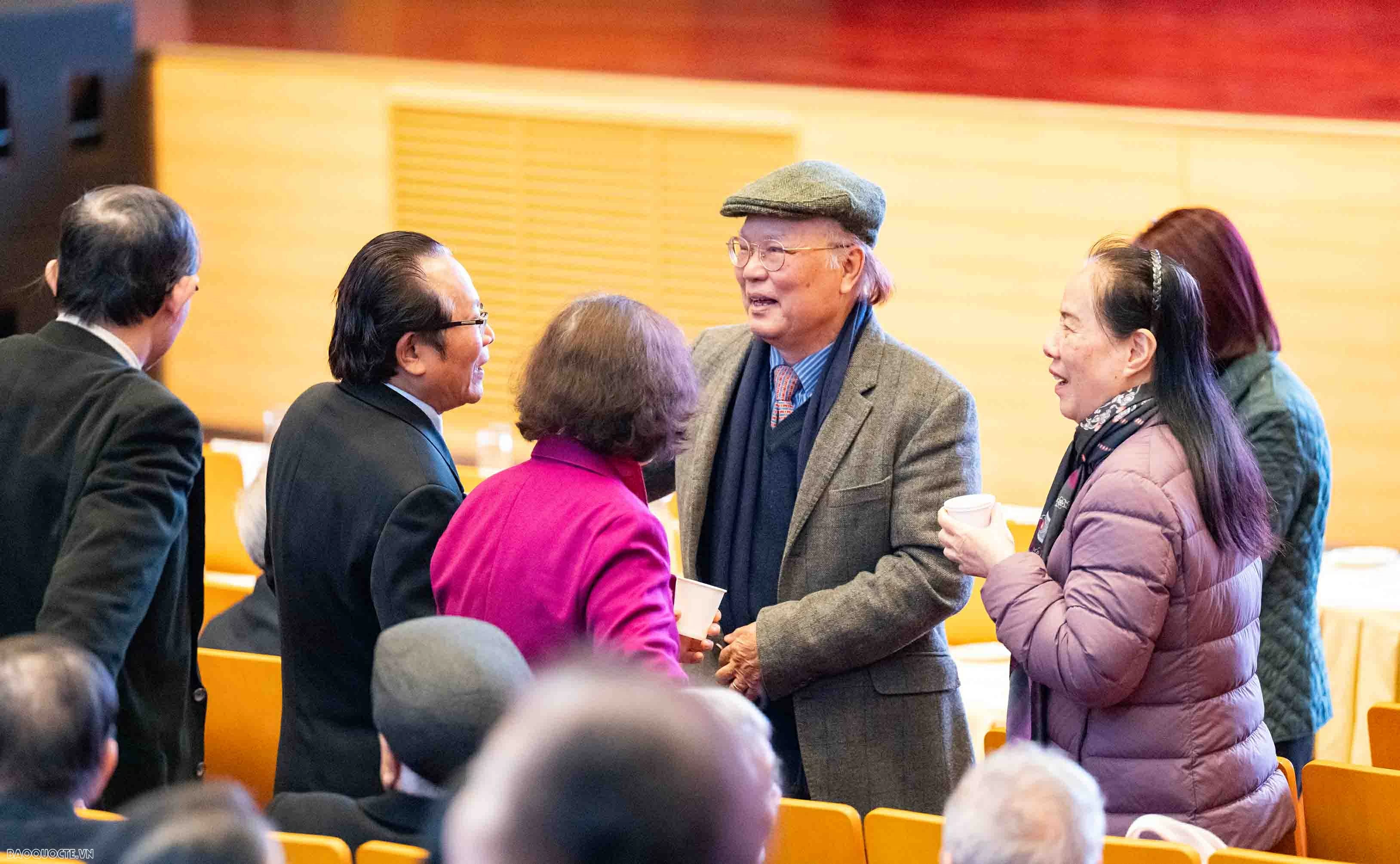 Foreign Minister Le Hoai Trung hosts Spring celebration for retired officials