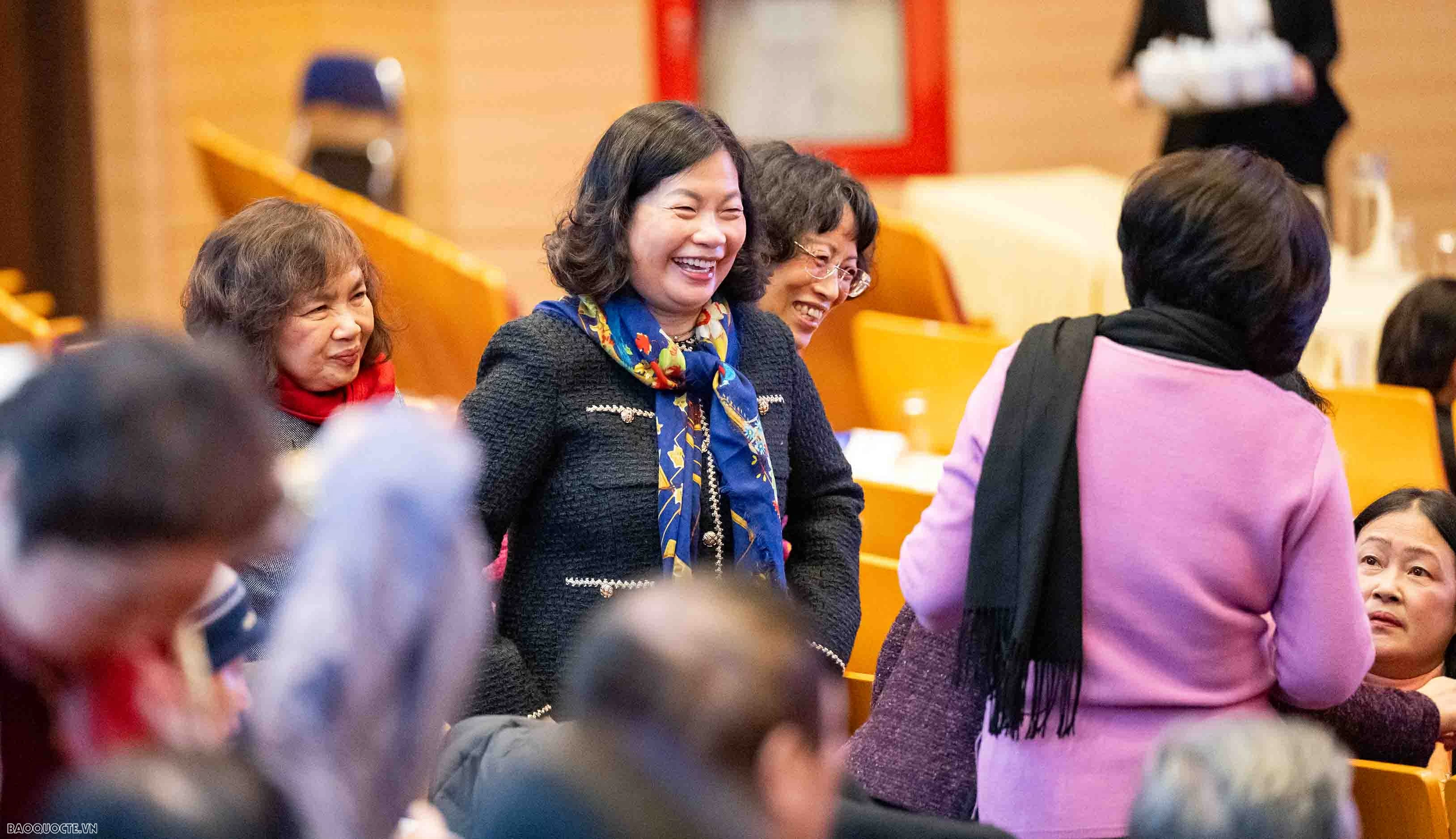 Foreign Minister Le Hoai Trung hosts Spring celebration for retired officials