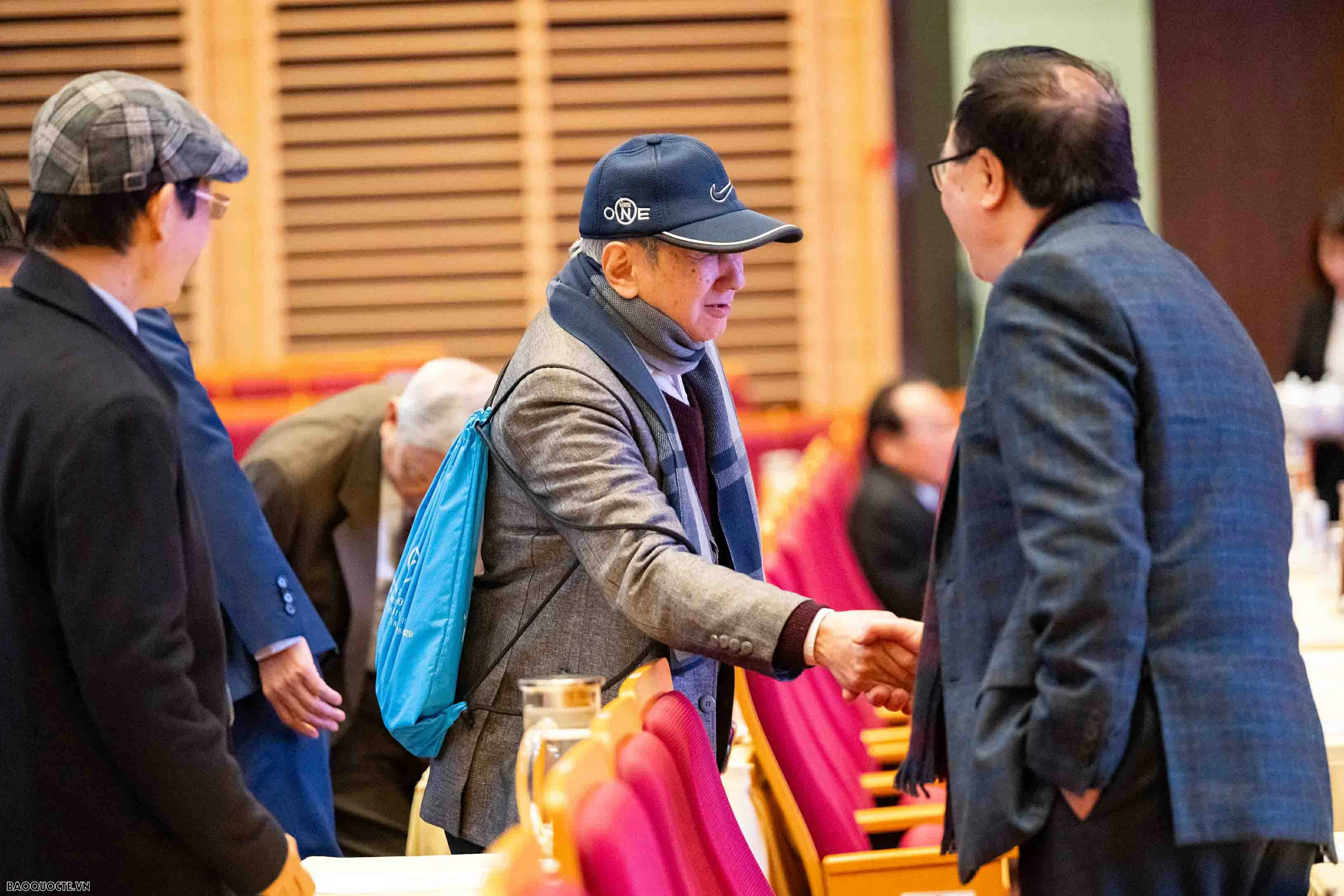 Foreign Minister Le Hoai Trung hosts Spring celebration for retired officials