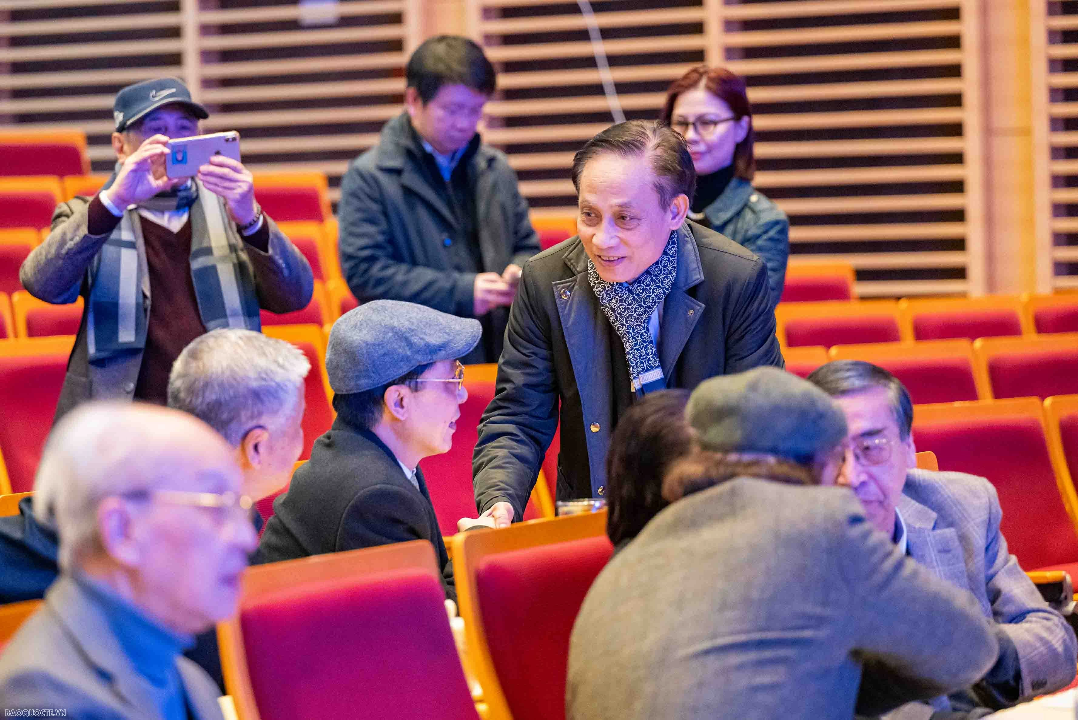 Foreign Minister Le Hoai Trung hosts Spring celebration for retired officials