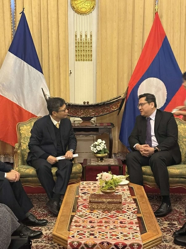 Vietnamese Ambassador to France Trinh Duc Hai pays courtesy visit to Lao Ambassador