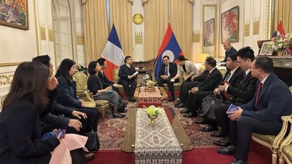 Vietnamese Ambassador to France Trinh Duc Hai pays courtesy visit to Lao Ambassador